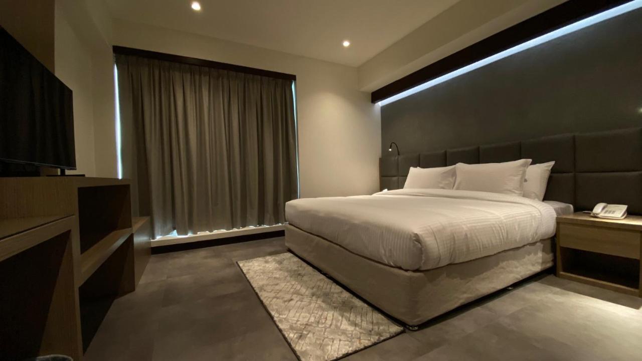 Sitara Hotel Apartment ดูไบ ภายนอก รูปภาพ