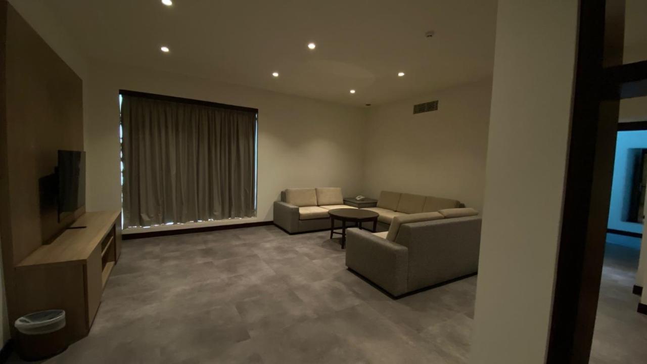 Sitara Hotel Apartment ดูไบ ภายนอก รูปภาพ