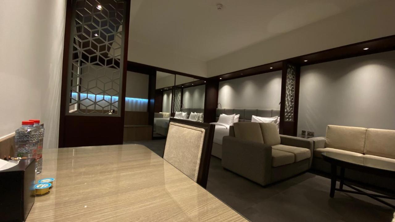 Sitara Hotel Apartment ดูไบ ภายนอก รูปภาพ