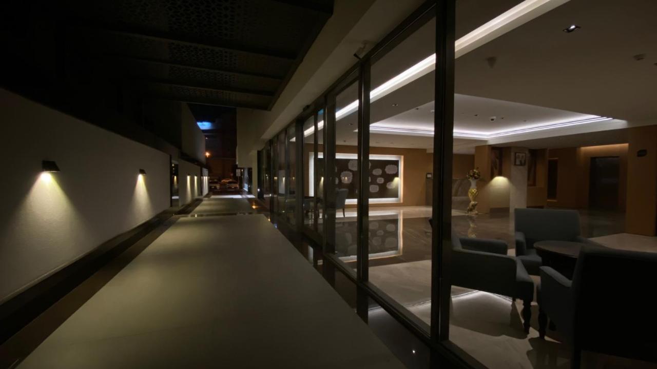 Sitara Hotel Apartment ดูไบ ภายนอก รูปภาพ